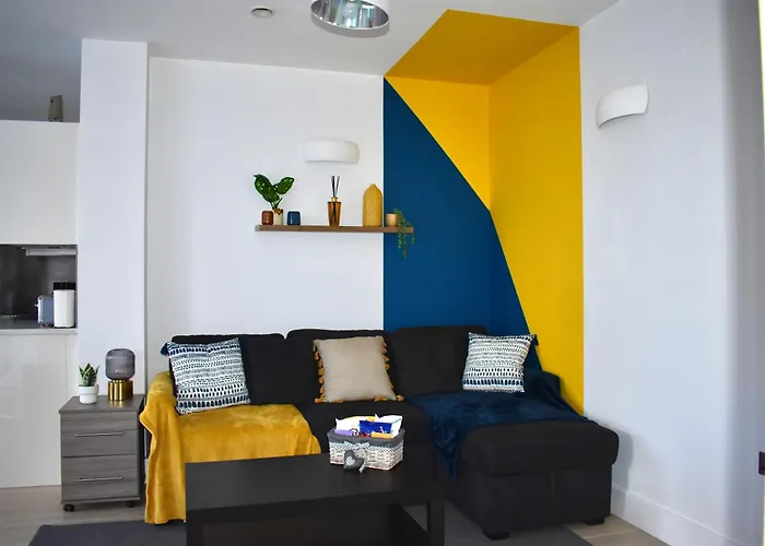 Lux 2-Bed Apt Central Location Balcony & Parking